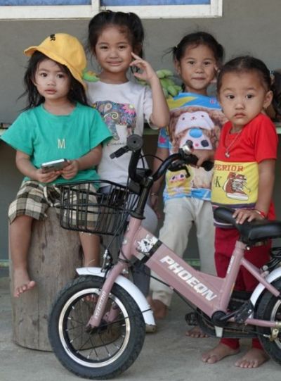 Jessica Morency Cycling on the  tour with redspokes